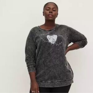 Torrid Raglan Sweatshirt Ultra Soft Skull
Heart Black Wash Size 2 Oversized